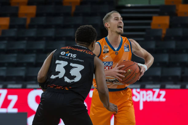 仅仅是一场 仅仅是一场